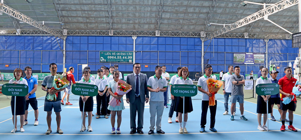 180 vận động viên tham gia Giải Quần vợt chào mừng kỷ niệm 49 năm Ngày Giải phóng Buôn Ma Thuột